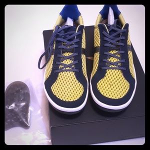 New Plae women 7 men 5 sneakers